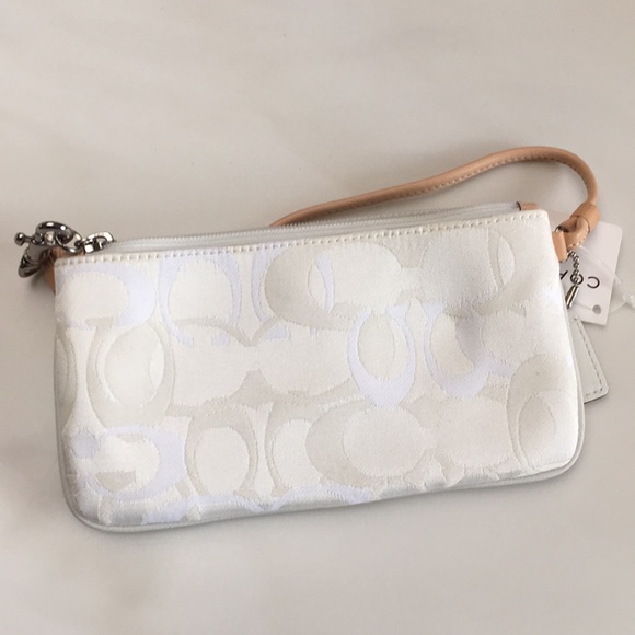 NWT Coach white fabric wristlet - Picture 2 of 3